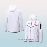 Chaqueta con Capucha del Liverpool 22-23 Blanco