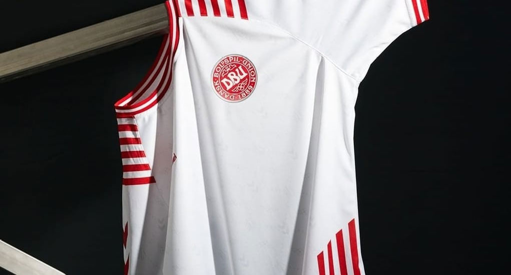 Camiseta Hummel x BLS Hafnia de Dinamarca
